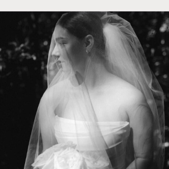 2 Tier Chapel Veil Diamond White Blusher - Picture 2 of 4